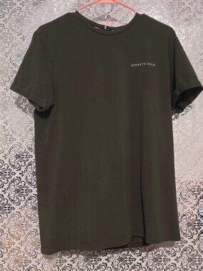 Kenneth Cole Medium Tshirt